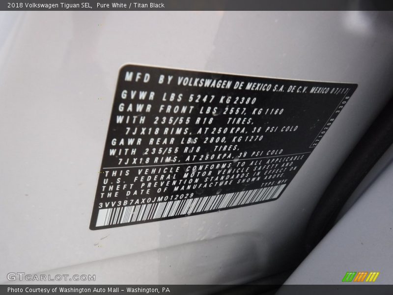 Pure White / Titan Black 2018 Volkswagen Tiguan SEL