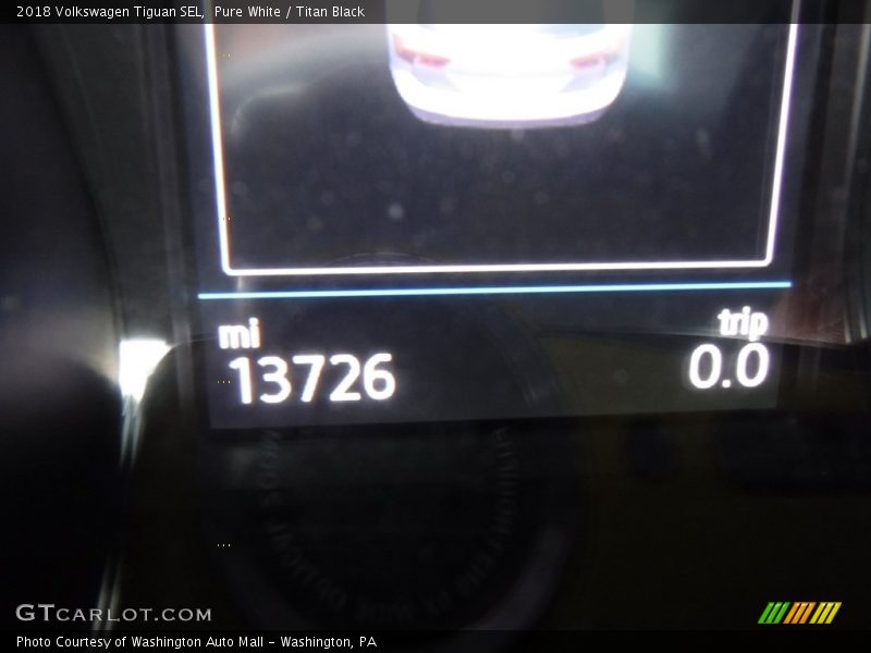 Pure White / Titan Black 2018 Volkswagen Tiguan SEL