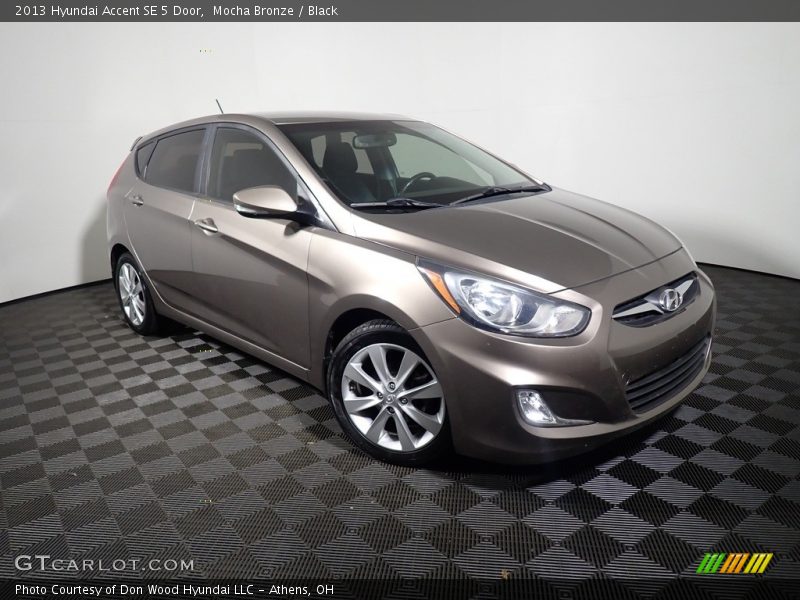 Mocha Bronze / Black 2013 Hyundai Accent SE 5 Door