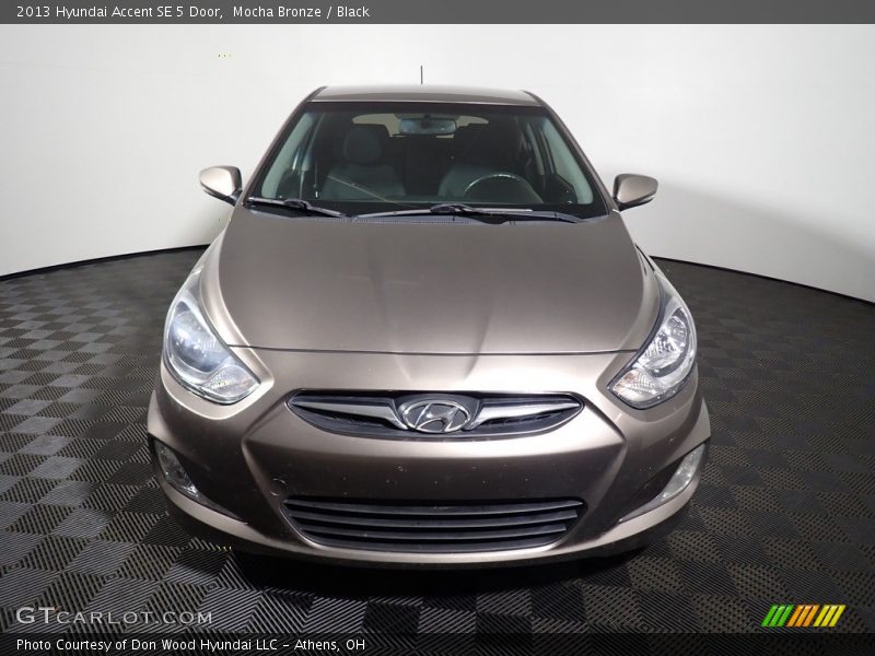 Mocha Bronze / Black 2013 Hyundai Accent SE 5 Door