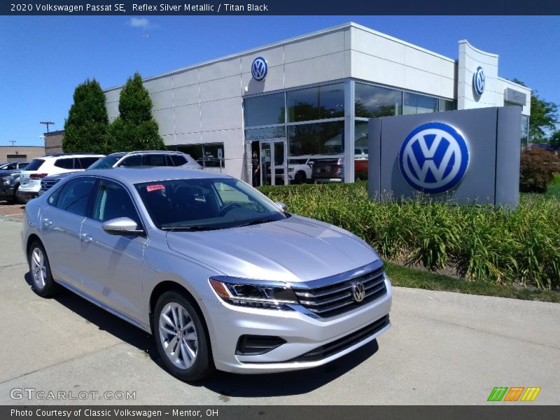 Front 3/4 View of 2020 Passat SE