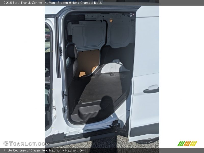 Frozen White / Charcoal Black 2018 Ford Transit Connect XL Van