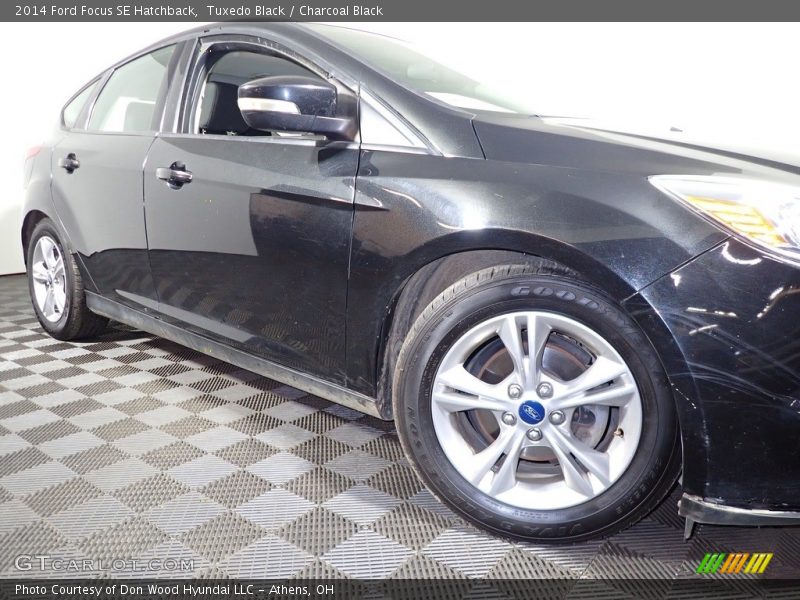 Tuxedo Black / Charcoal Black 2014 Ford Focus SE Hatchback