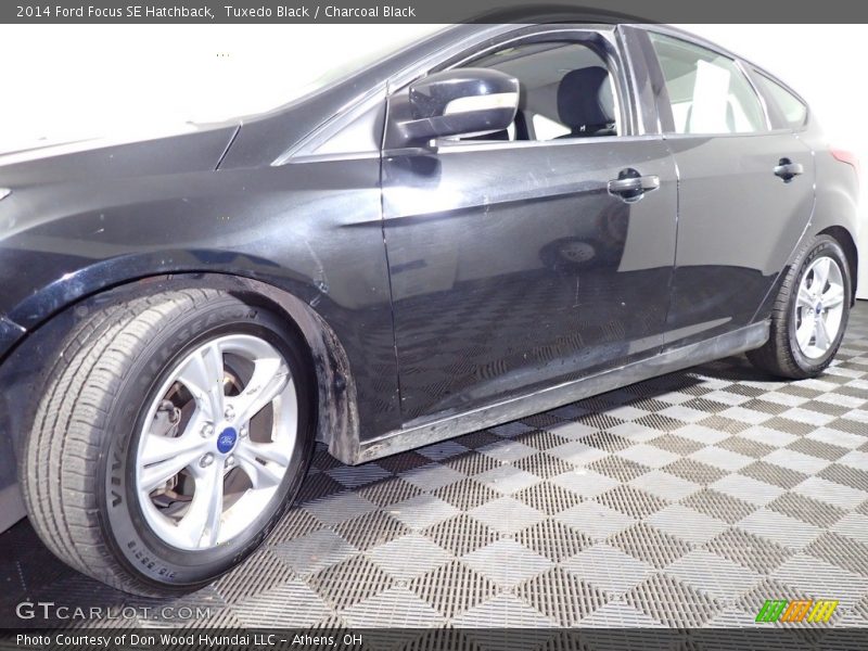 Tuxedo Black / Charcoal Black 2014 Ford Focus SE Hatchback