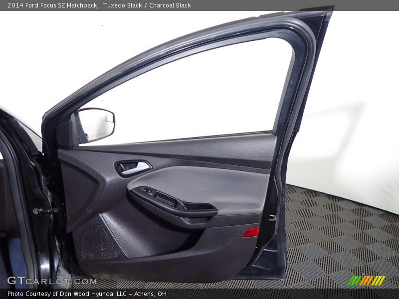 Tuxedo Black / Charcoal Black 2014 Ford Focus SE Hatchback