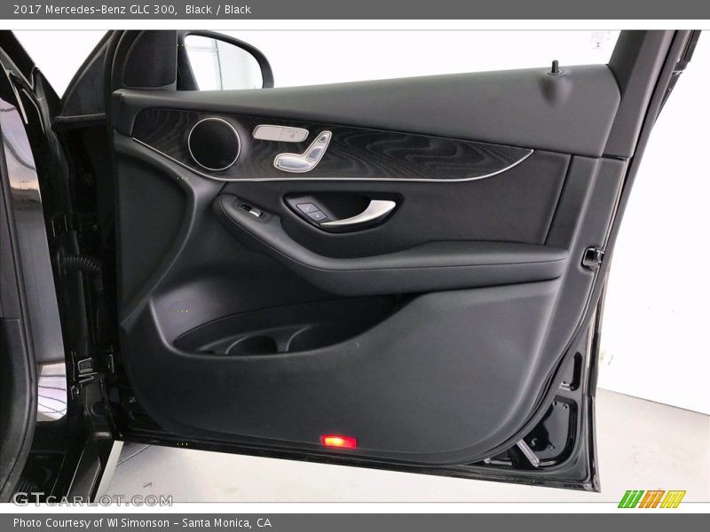 Black / Black 2017 Mercedes-Benz GLC 300