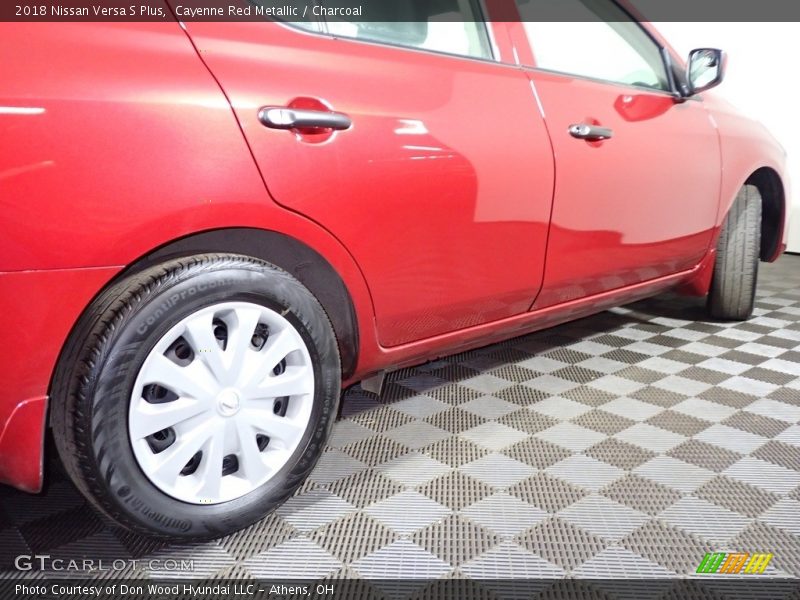 Cayenne Red Metallic / Charcoal 2018 Nissan Versa S Plus