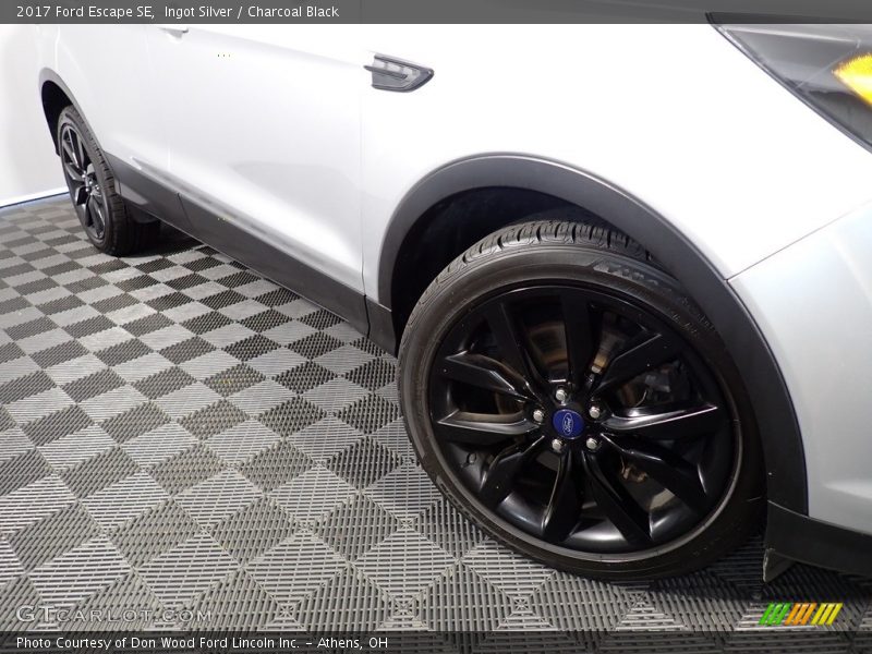 Ingot Silver / Charcoal Black 2017 Ford Escape SE