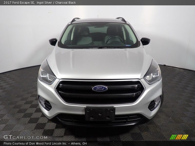 Ingot Silver / Charcoal Black 2017 Ford Escape SE