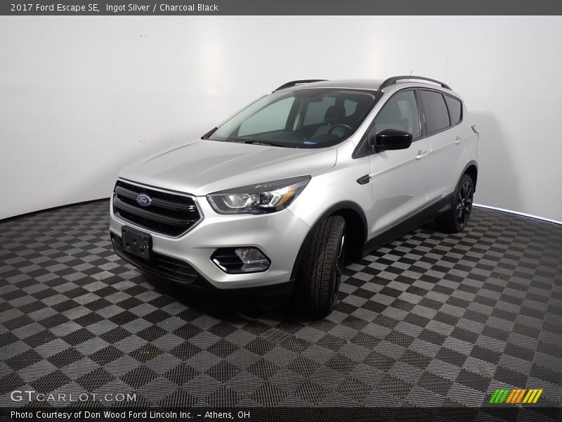 Ingot Silver / Charcoal Black 2017 Ford Escape SE
