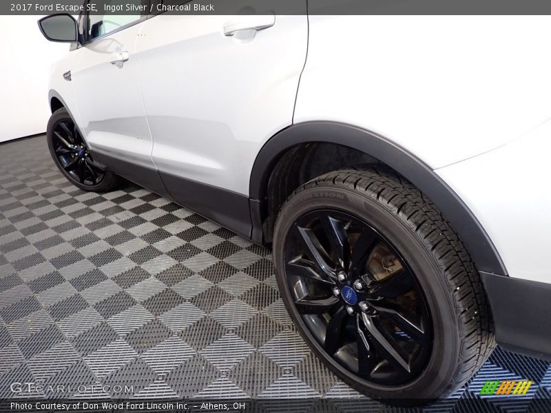 Ingot Silver / Charcoal Black 2017 Ford Escape SE