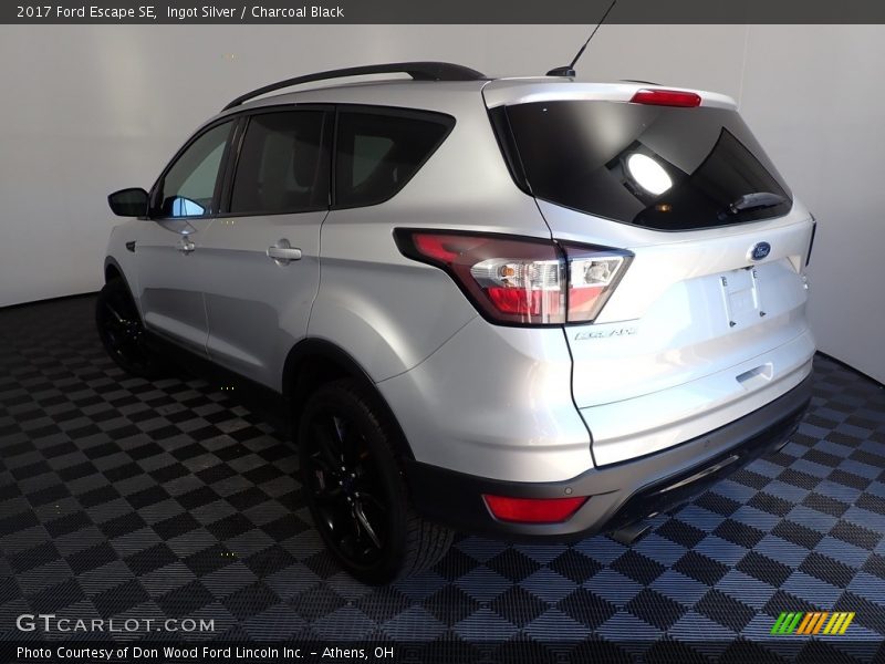 Ingot Silver / Charcoal Black 2017 Ford Escape SE