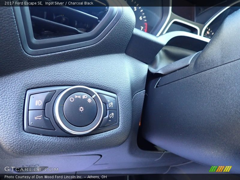 Ingot Silver / Charcoal Black 2017 Ford Escape SE