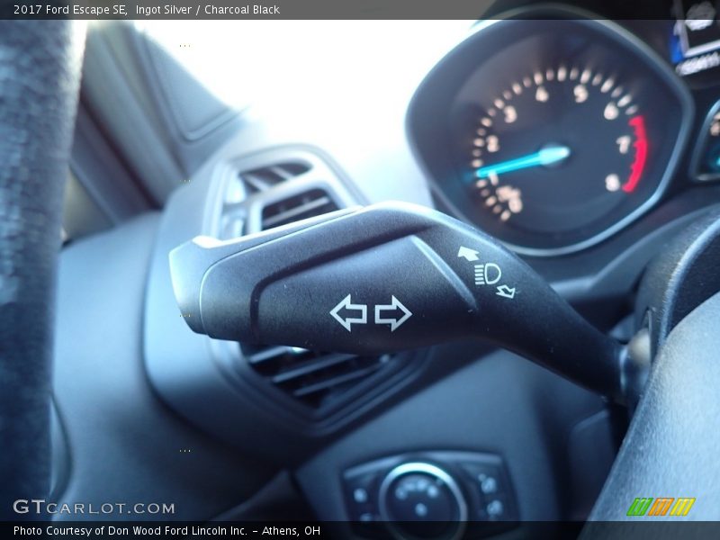 Ingot Silver / Charcoal Black 2017 Ford Escape SE