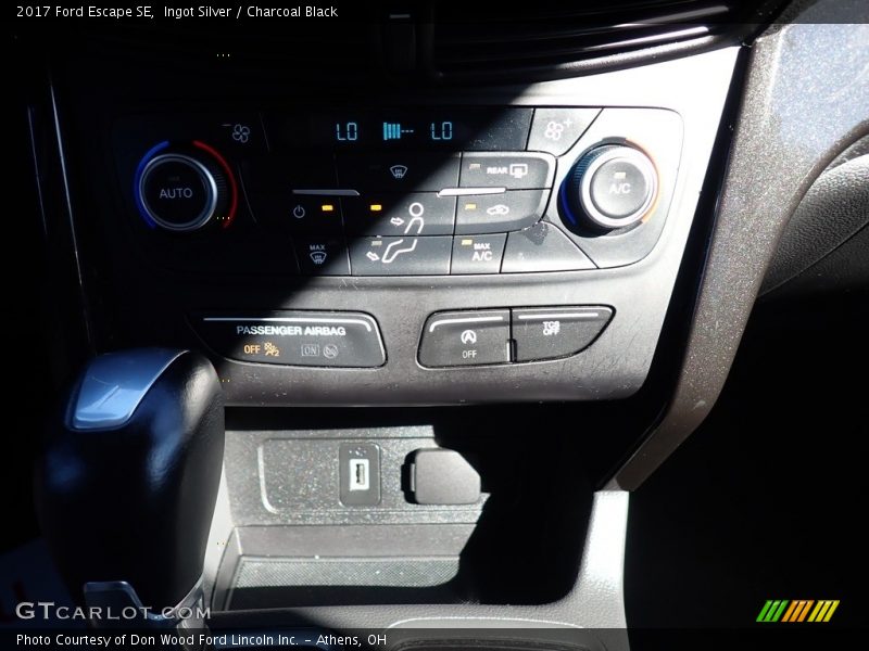 Ingot Silver / Charcoal Black 2017 Ford Escape SE