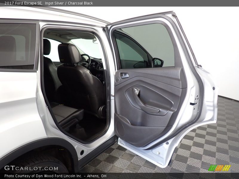 Ingot Silver / Charcoal Black 2017 Ford Escape SE