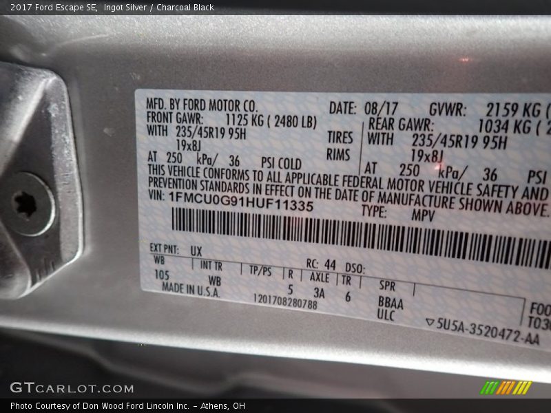 Ingot Silver / Charcoal Black 2017 Ford Escape SE