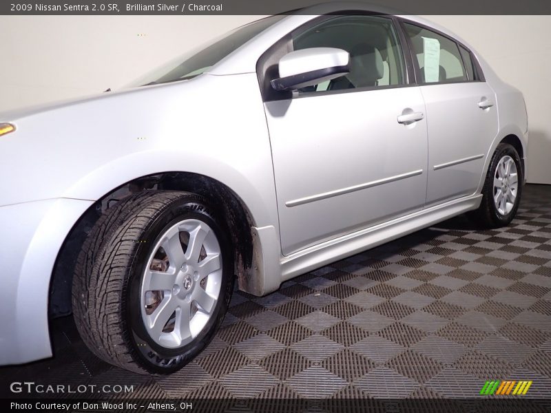 Brilliant Silver / Charcoal 2009 Nissan Sentra 2.0 SR