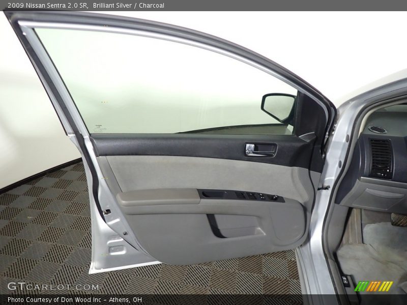 Brilliant Silver / Charcoal 2009 Nissan Sentra 2.0 SR