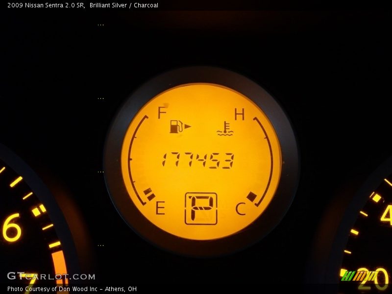 Brilliant Silver / Charcoal 2009 Nissan Sentra 2.0 SR