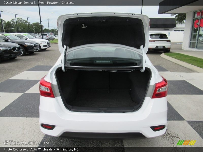 Fresh Powder / Charcoal 2019 Nissan Sentra S