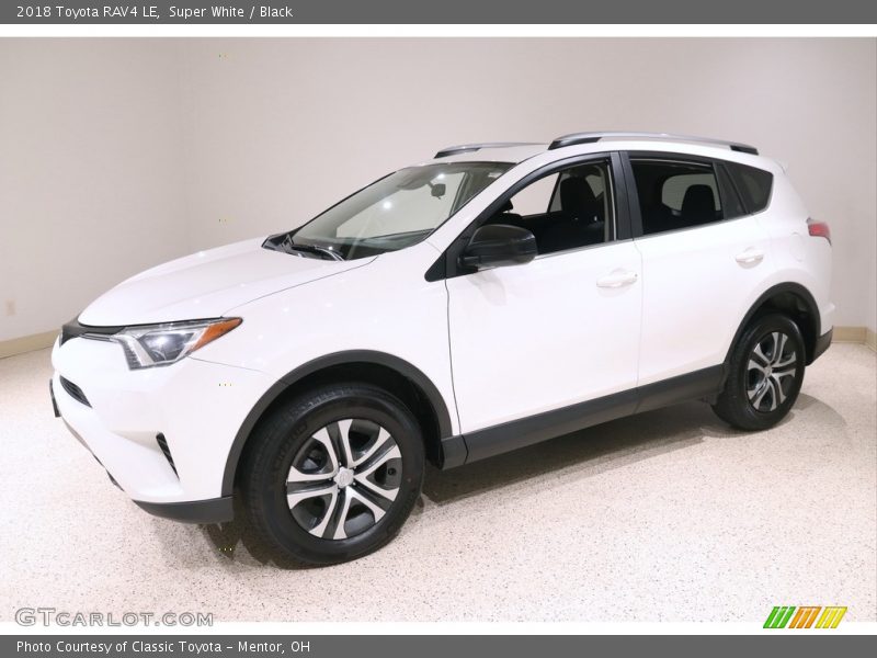 Super White / Black 2018 Toyota RAV4 LE