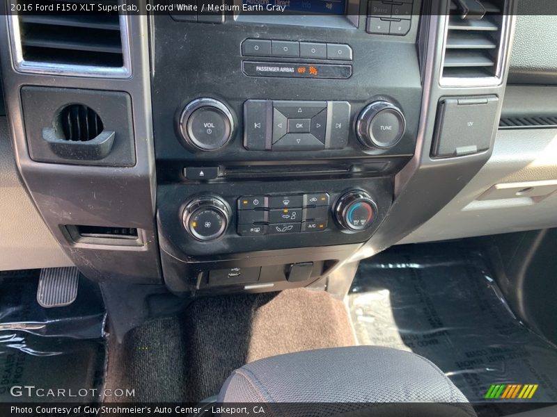 Oxford White / Medium Earth Gray 2016 Ford F150 XLT SuperCab