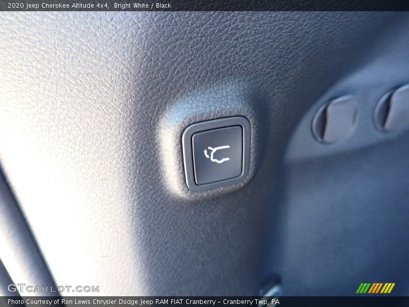 Bright White / Black 2020 Jeep Cherokee Altitude 4x4