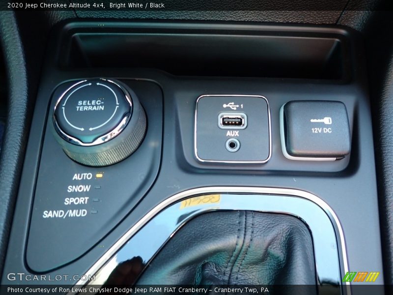 Bright White / Black 2020 Jeep Cherokee Altitude 4x4