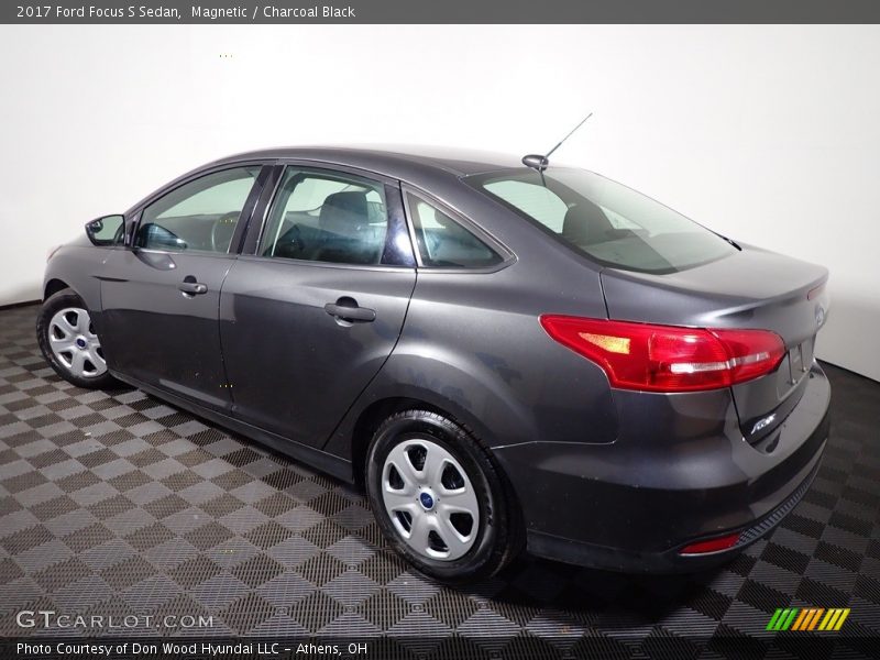 Magnetic / Charcoal Black 2017 Ford Focus S Sedan