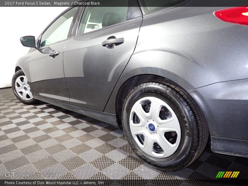 Magnetic / Charcoal Black 2017 Ford Focus S Sedan