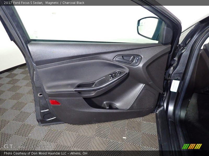 Magnetic / Charcoal Black 2017 Ford Focus S Sedan