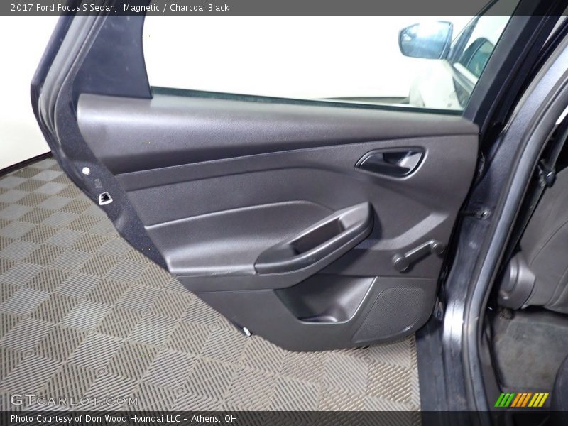 Magnetic / Charcoal Black 2017 Ford Focus S Sedan