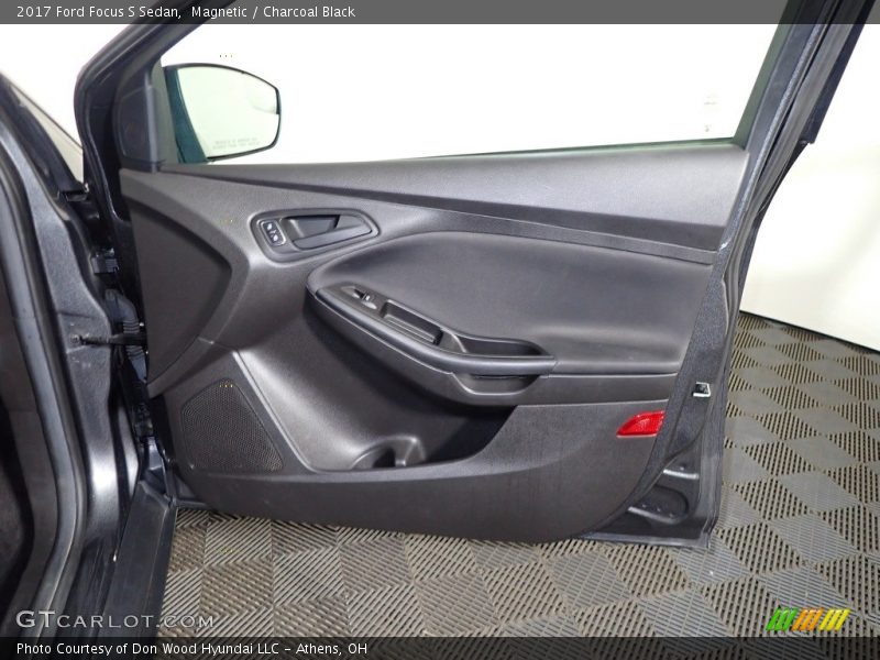 Magnetic / Charcoal Black 2017 Ford Focus S Sedan