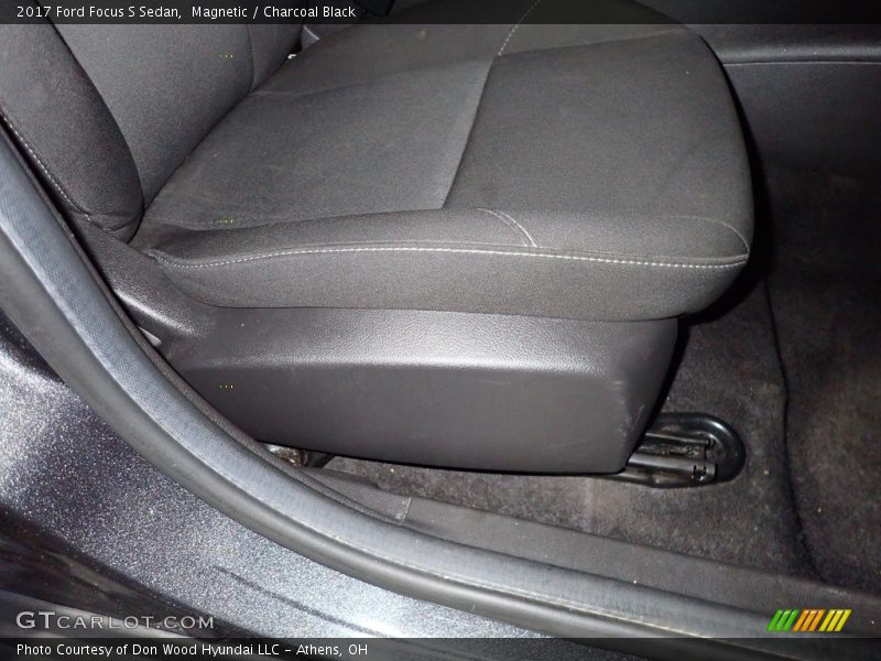 Magnetic / Charcoal Black 2017 Ford Focus S Sedan