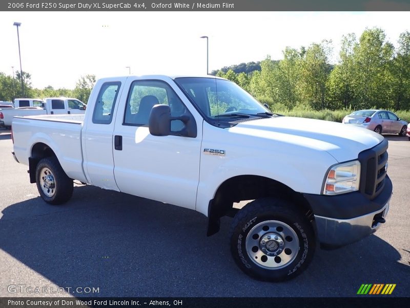 Oxford White / Medium Flint 2006 Ford F250 Super Duty XL SuperCab 4x4