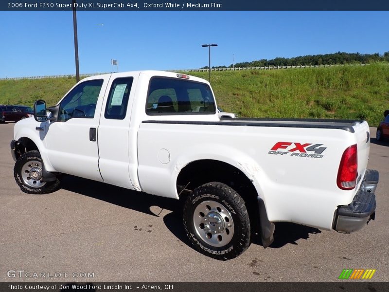 Oxford White / Medium Flint 2006 Ford F250 Super Duty XL SuperCab 4x4