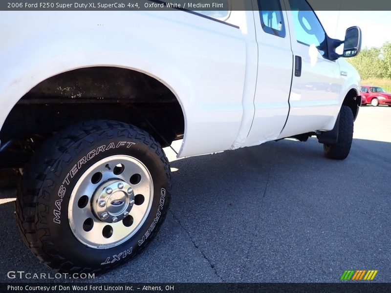 Oxford White / Medium Flint 2006 Ford F250 Super Duty XL SuperCab 4x4