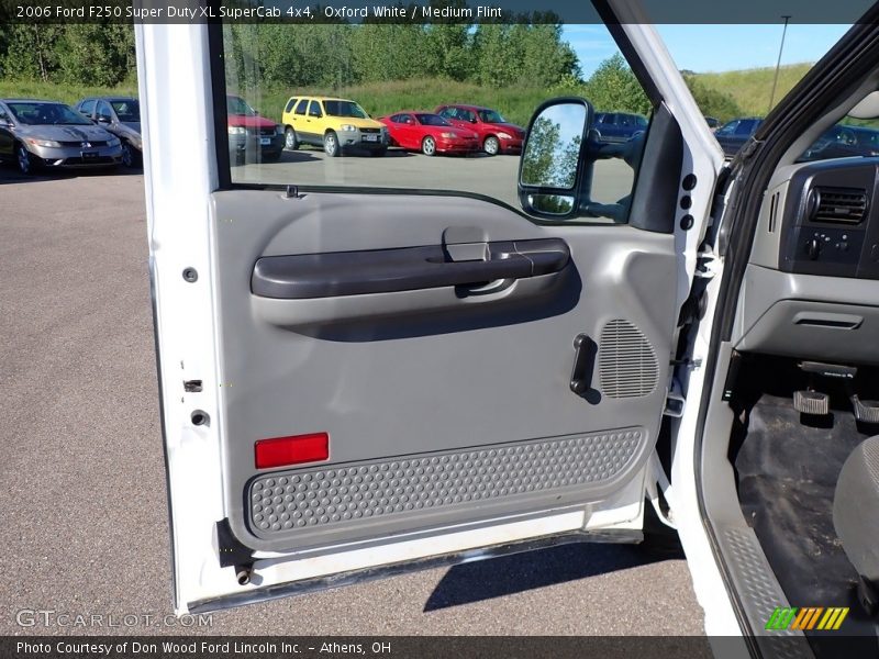 Oxford White / Medium Flint 2006 Ford F250 Super Duty XL SuperCab 4x4