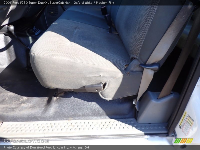Oxford White / Medium Flint 2006 Ford F250 Super Duty XL SuperCab 4x4