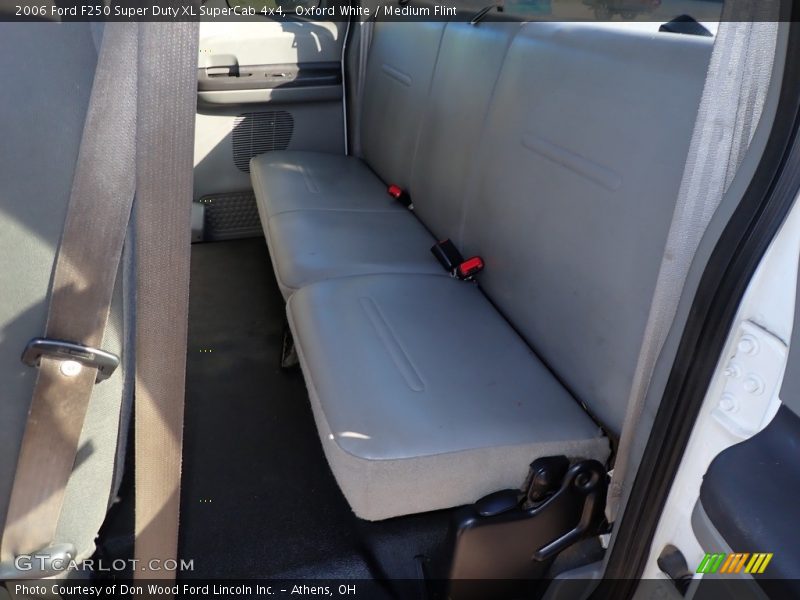 Oxford White / Medium Flint 2006 Ford F250 Super Duty XL SuperCab 4x4