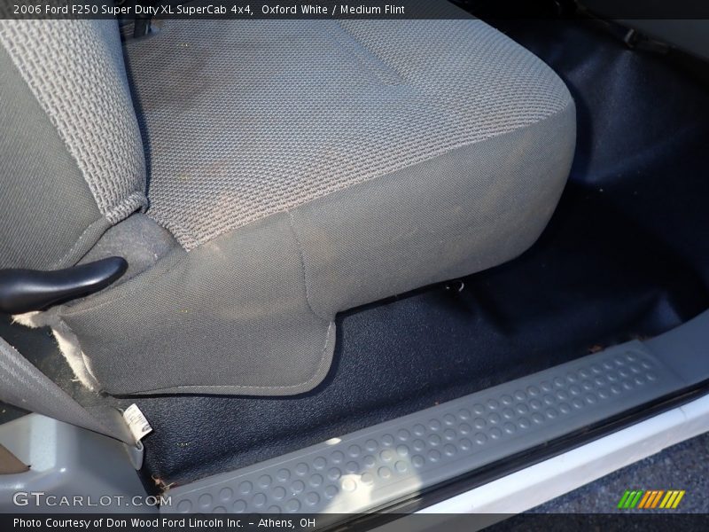 Oxford White / Medium Flint 2006 Ford F250 Super Duty XL SuperCab 4x4