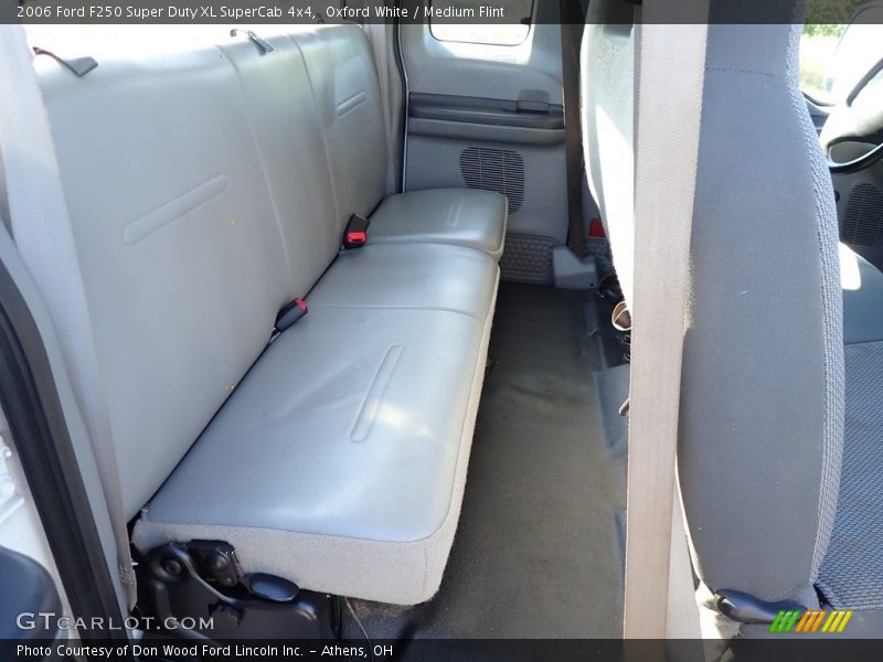 Oxford White / Medium Flint 2006 Ford F250 Super Duty XL SuperCab 4x4