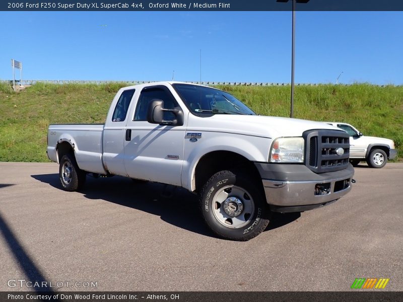 Oxford White / Medium Flint 2006 Ford F250 Super Duty XL SuperCab 4x4