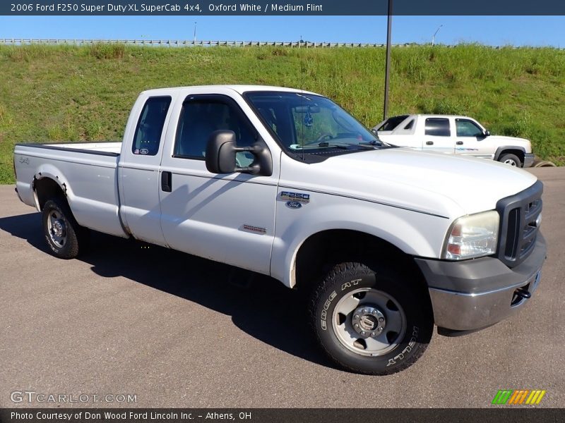 Oxford White / Medium Flint 2006 Ford F250 Super Duty XL SuperCab 4x4