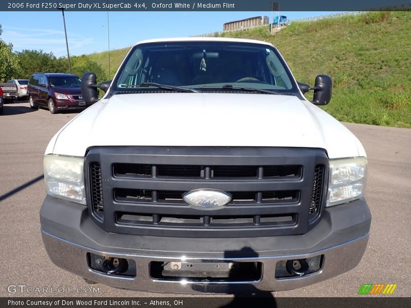 Oxford White / Medium Flint 2006 Ford F250 Super Duty XL SuperCab 4x4