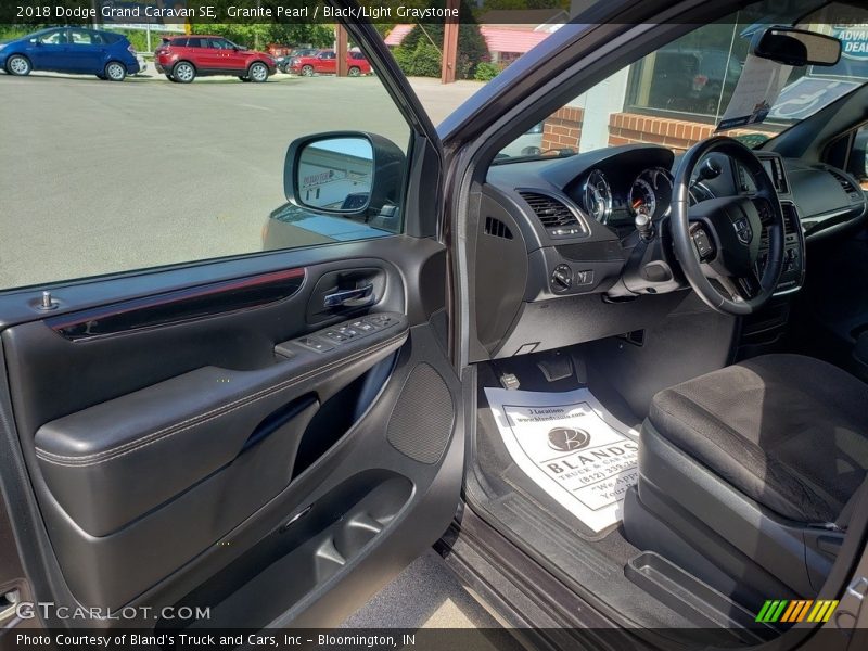 Granite Pearl / Black/Light Graystone 2018 Dodge Grand Caravan SE