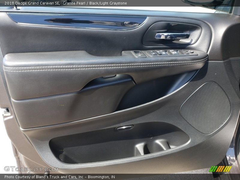 Granite Pearl / Black/Light Graystone 2018 Dodge Grand Caravan SE