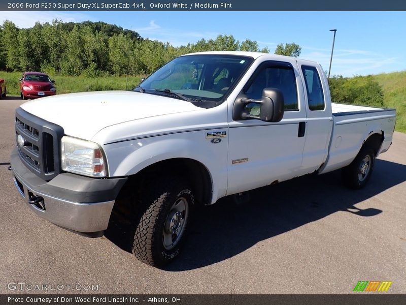 Oxford White / Medium Flint 2006 Ford F250 Super Duty XL SuperCab 4x4