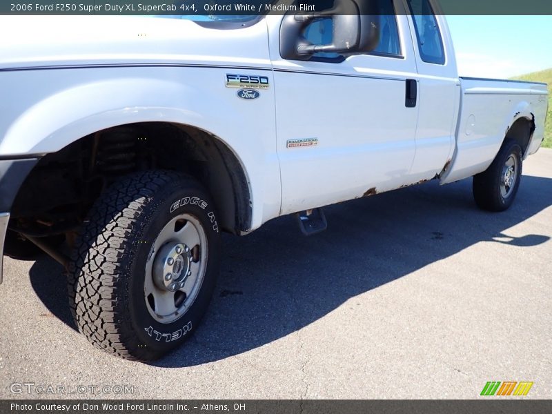 Oxford White / Medium Flint 2006 Ford F250 Super Duty XL SuperCab 4x4